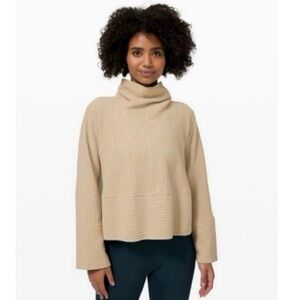 Lululemon cream/beige retreat yourself pullover activewear sporty comfy travel